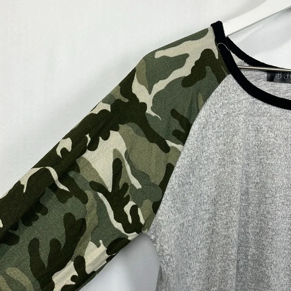 B. Flawless Womens Lounge Shirt M Gray Green Camo Pattern Stretch Pullover New - Picture 4 of 11